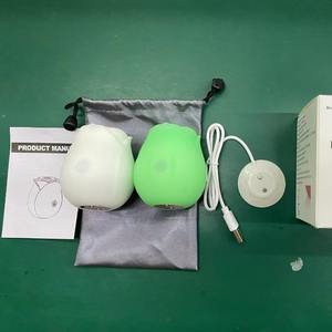 Vibratore a Forma di Rosa con Succhiatore per Capezzoli e Clitoride, Giocattolo Sessuale Notturno per Donne, Vibratore Rosa Luminoso che si Illumina al Buio, Giocattolo per Adulti - Product Image 5
