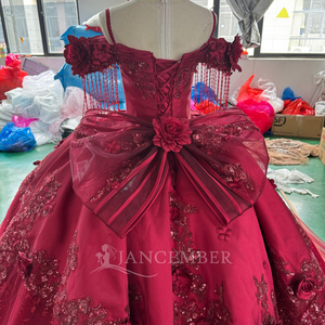 Vestido de Quinceañera Borgoña Xs271, Escote Corazón, Hombros Descubiertos, Cola Capilla, Largo hasta el Suelo, 100% Poliéster, Vestidos de Lujo con Encaje - Product Image 3