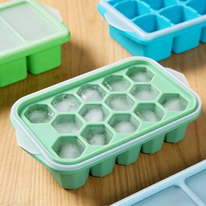 Molde para Cubitos de Hielo Reutilizable Ecológico de Alta Calidad, Bandeja de Silicona de Grado Alimenticio con Tapa de Plástico Libre de BPA - Product Image 1