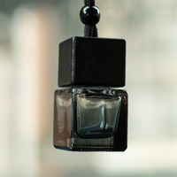 Classique dégradé Mini bois suspendu noir huile essentielle arôme désodorisant Cube 8ml vide voiture diffuseur bouteille