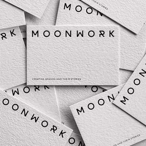 بطاقات عرض المجوهرات الأكثر مبيعًا للأقراط والقلائد، مخصصة بشعار خاص، مصنوعة من ورق أبيض 350 جرام - Product Image 3