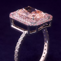 Anillo de compromiso de diamante Rosa elegante de corte brillante Diseño personalizado Ajuste de punta de oro rosa de 18 quilates Diamante cultivado en laboratorio Tercero