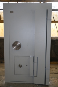 <span class=keywords><strong>Porta</strong></span> del caveau con <span class=keywords><strong>finestra</strong></span> di emergenza Eacape piccola <span class=keywords><strong>porta</strong></span> per la camera del caveau della banca fatta in cina Jinzheng - Product Image 2