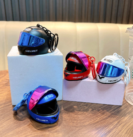 Porte-clés mini casque de moto lumineux, coloré et personnalisable, idéal comme petit cadeau original et pendentif de sac, vente en gros