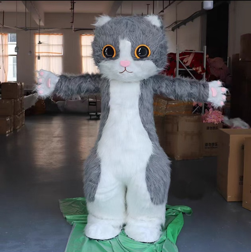 gato inflable gris