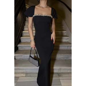 Robe midi noire à taille empire avec détails en pierres, style trapèze en polyester pour femme, taille XL, pour mariage, soirée, longueur ras du sol - Product Image 4