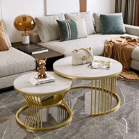 Ensemble de tables basses gigognes avec plateau en pierre frittée, structure métallique, table d'appoint moderne et écologique avec étagère de rangement pour salon et salle à manger