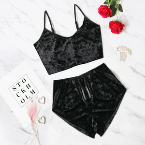 Set <span class=keywords><strong>Pigiama</strong></span> <span class=keywords><strong>in</strong></span> <span class=keywords><strong>Pile</strong></span> con Sottoveste a Collo a V e Pantaloncini per Donna - Product Image 2