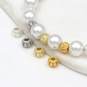 Cuentas de calabaza hechas a mano con diseño dentado de bronce fundido y chapado en oro de 18 quilates para una retención del color. Cuentas espaciadoras, sueltas - Product Image 2