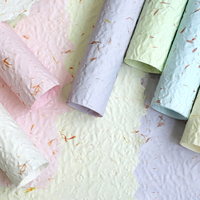 Papier d'emballage floral Fenghua gaufré en forme de pétale, texture froissée 3D avec fibres intégrées, lot de 5 feuilles, fournitures florales vintage