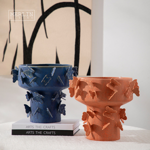 Merlin vivant fait à la main Vase en céramique décoration Style pastoral papillon Vase jardin décor Chaozhou céramique usine en gros - Product Image 3