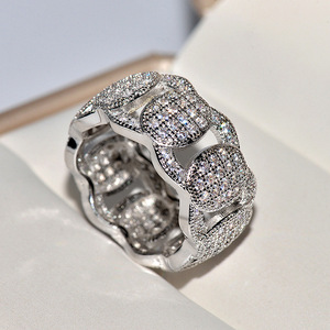 Anello ovale con zirconi incastonati per donna, gioiello da dito creativo e scintillante alla moda - Product Image 2