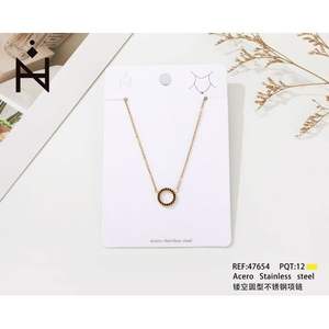 Collar con Colgante Redondo Calado Angelina, Chapado en Oro, Acero Inoxidable, Joyería Minimalista para Mujer, Moda Diaria - Product Image 4