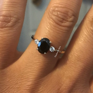 Bague de fiançailles ovale en spinelle noire de haute qualité au design tendance, pierre précieuse naturelle noire, en argent sterling 925, idéale pour les fêtes et comme cadeau - Product Image 1