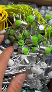3,5 mm in-ear bedrade <span class=keywords><strong>headset</strong></span> microfoon inline-bediening zware bas-ontwerp voor karaoke live streaming PUBG 5 kleuren oortelefoon 1,2 m snoer - Product Image 2