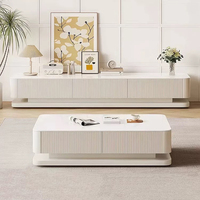 Ensemble de salon cannelé crème avec meuble TV et table basse assortie, design à panneaux texturés, coins arrondis, pour la maison