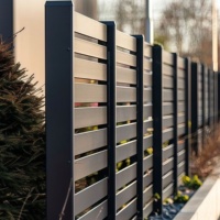 Panel de Cerca de Aluminio para Patio Trasero, Pantalla de Privacidad con Recubrimiento en Polvo, Resistente a la Oxidación, Cerca de Seguridad para Jardín, Tamaño Personalizado, Venta al Por Mayor, OEM