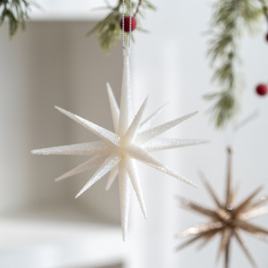 Ornements d'arbre en forme d'étoiles scintillantes dorées, argentées et blanches, boules pointues brillantes assorties avec cordon de suspension - Product Image 2
