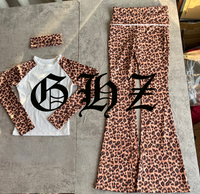 Ensemble 3 pièces personnalisé pour femme : haut court raglan à manches longues, pantalon évasé et bandeau – Tenue de yoga et d'entraînement camouflage ou couleur unie