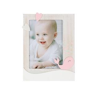 Cadre photo bébé rose adorable avec baleine et cœur 4x6 - Décoration de chambre d'enfant, cadeau, finition blanchie avec accents baleine rose et cœur - Product Image 1
