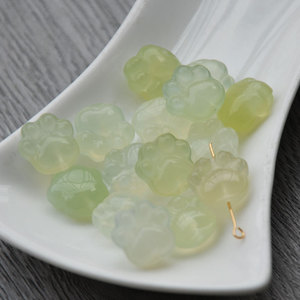 Breloques en jade en forme de patte de chat, sculptées à la main, pour la fabrication de bijoux, accessoire cadeau - Product Image 1