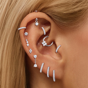 Pendientes de Plata S925 con Moissanita Clásica, Diseño de Borla, Solitario en Forma de Rombo, Triple Hilera de Moissanitas, Parte Posterior Plana, Calibre 16G - Product Image 1