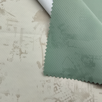 Tissu Pongee Mat Ultra Fin 75D Ripstop Enduit PU 100% Polyester Imperméable Respirant Tricoté pour Vestes d'Hiver d'Extérieur