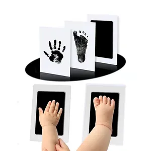 Almohadilla de estampado de bebé, almohadilla de estampilla y pies de bebé