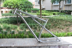 Cadre de vélo à suspension en titane avec photo complète - Product Image 2
