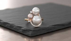 แหวนมุกสีทอง18KT เป็นแหวนที่มีดีไซน์หมุนได้อย่างหรูหรา - Product Image 3