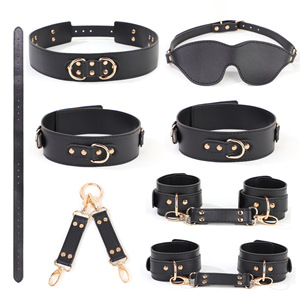 Ensemble de bondage BDSM 8 pièces en cuir noir avec menottes, masque et ceinture pour jeux de rôle adultes unisexes - Product Image 3