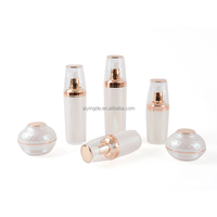 Nouvel arrivage Ensemble de bouteilles de maquillage en plastique de luxe Pot de crème vide pour le visage Emballage de soins de la peau Conteneur de cosmétiques de luxe estampage à chaud