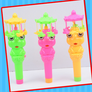 Chenghai Jouet Ville En Plastique Pas Cher Éclairage Jouet Flash Grenouille Carrousel Bâton Jouet avec Bonbons Bonne Vente en Supermarché - Product Image 2