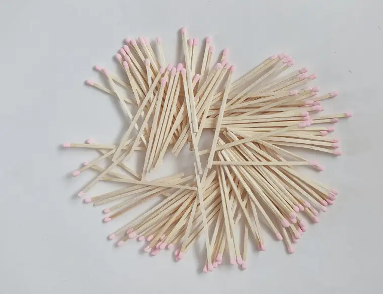 Bulk wood in different lengths and different colors  lower MOQ and price  wholesale price of match sticks