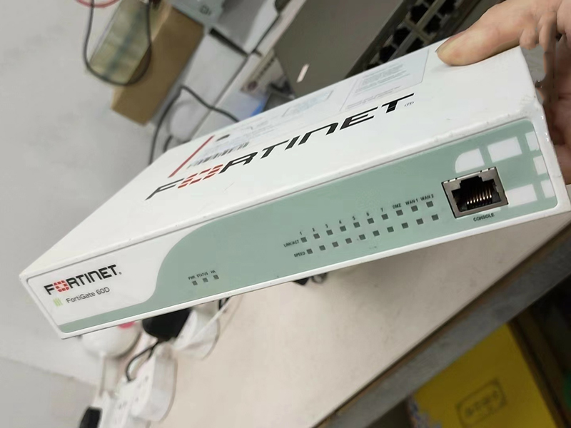 【ライセンス期限2020年4月25日まで！】【初期化済み！】FORTINET Fortigate-60D (FG-60D) UTM ACアダプタ有り 即日発送【H18120707】 中古FORTINET FortiGate FG-60D×1台 ☆初期化済み 二手FG-60D FortiGate