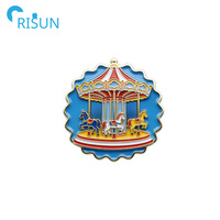 En gros, Pin's de carrousel en émail souple et dur, motifs animaux et créatures sauvages, avec logo personnalisé, motif cheval de carrousel doré