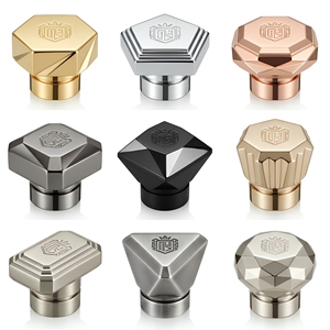Bouchon de parfum ovale en alliage de zinc de haute qualité OEM, avec couvercle métallique personnalisé gravé du blason et des initiales pour la parfumerie - Product Image 2