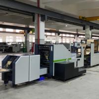 Machine à fabriquer des sacs en papier à fond carré avec alimentation automatique en rouleaux de couleur SOS de la marque ROKIN avec impression flexo