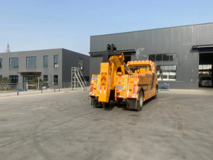 Camion de remorquage lourd intégré CLW 16 tonnes avec flèche télescopique pour le sauvetage des véhicules accidentés sur autoroute et le dégagement des voies rapides - Product Image 4