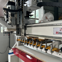 Machine de fraisage CNC Hausser Atc 1325 pour la conception de meubles en bois avec changeur d'outils automatique, moteur et pompe Syntec PLC