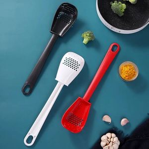 Cuillère multifonctionnelle en plastique pour cuisine, idéale pour égoutter les pommes de terre, piler et broyer – Vente en gros personnalisée - Product Image 6