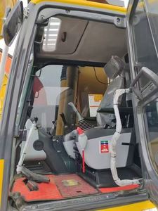 รถขุดมือสอง Komatsu PC200 20 ตัน ได้รับการรับรองมาตรฐาน CE จากญี่ปุ่น พร้อมเครื่องยนต์ Cummins และชุดเกียร์ พร้อมอุปกรณ์เสริม Thumb Attachment - Product Image 6