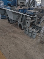 Convoyeur vibrant avec pompe et moteur pour un transport efficace de la noix de coco déshydratée dans les machines de fonderie métallique