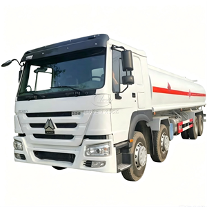 Camion-citerne Sinotruk HOWO Euro 5/6 pour le ravitaillement d'avions, capacité 25000-40000L, pour le transport de produits chimiques lourds sur longue distance - Product Image 1