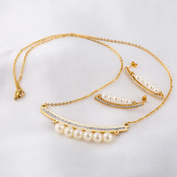 Collier Pendentif Femme Élégant et Glamour en Acier Inoxydable 304, Imitation Perle et Strass, Plaqué Or 18K, Vente en Gros