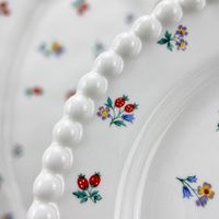 Service de table en céramique Kangfan à bordure perlée, motif floral délicat, assiette, tasse et soucoupe à motif fraise