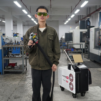 Nettoyeur laser pulsé 300W, dégraissant pour pièces automobiles, équipement de décapage de peinture et de revêtement pour panneaux de voiture