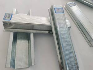 El Techo Está Hecho de Placas de Yeso con Perfil Omega y Tubos Metálicos Galvanizados - Product Image 6