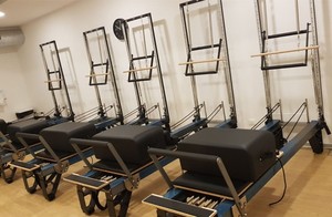 Máquina reformadora de <span class=keywords><strong>Pilates</strong></span> de madera de arce blanco con medio trapecio utilizada en <span class=keywords><strong>Pilates</strong></span> Studio Body <span class=keywords><strong>Reformer</strong></span> <span class=keywords><strong>Pilates</strong></span> con torre - Product Image 6