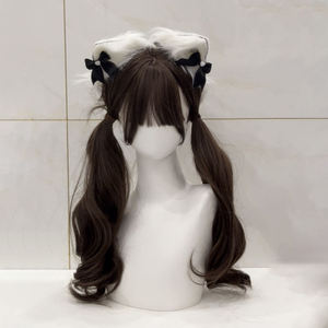 วิกผมยาวหยิกสไตล์โลลิต้า พร้อมหน้าม้าปัดข้าง เส้นผมดูเป็นธรรมชาติ ความหนาแน่น 130 เส้นใยคาเนคาลอน วิกผมเต็มศีรษะสำหรับผู้หญิง - Product Image 2